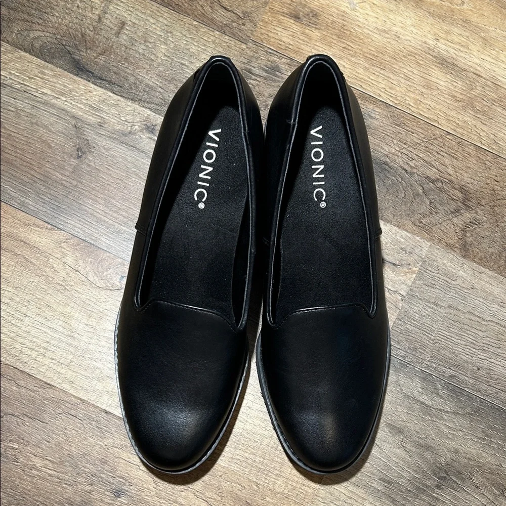 Vionic Women's Classic Black Loafers